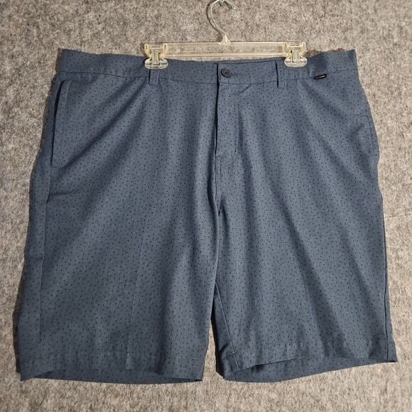 Travis Mathew Performance Shorts Men’s 42 Dark Blue Dot Golf Chino Preppy Casual - Picture 1 of 6